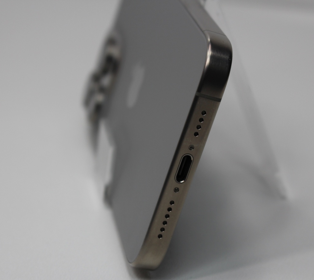 iPhone 15 Pro Max 256GB (e sim) Natural Titanium б/у Акб 100%