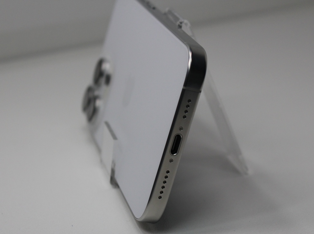 iPhone 16 Pro Max 256Gb (e sim) White Titanium б/y Акб 97%