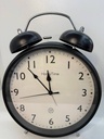 Clock alarm clock on AA battery table time with alarm clock 20.5 cm Black